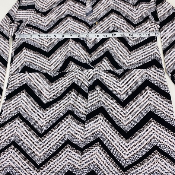 Anne Klein- Blouse. Medium. Fine Black Stripes. - Picture 2 of 3